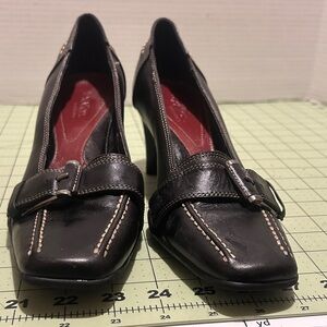 Elegant Black Leather Women's Heels Flexation by Aerosole